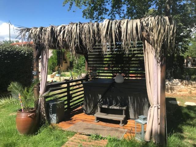 La Brindille Petit Mas Provencal Meuble De Tourisme 3 Etoiles 2-3 Personnes 1 Piece 30 M2 Tout Confort Lisiere Foret Jardin Jacuzzi Piscine Saint-Paul-en-Forêt Kültér fotó